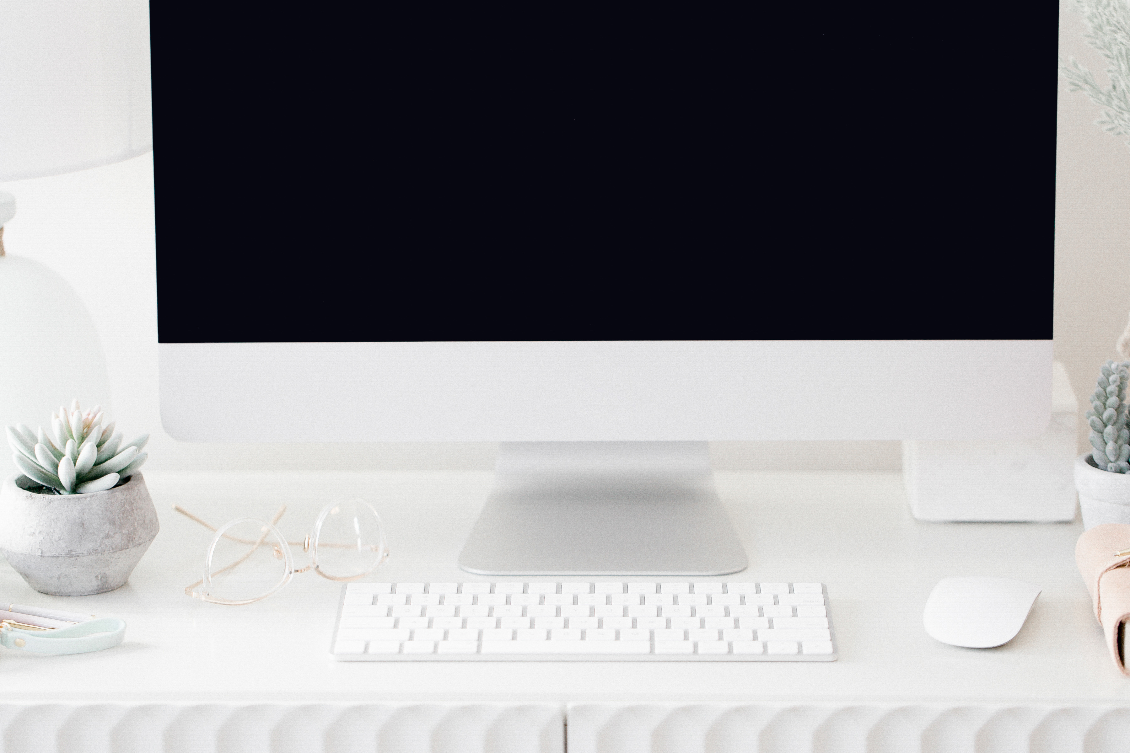 Kara-Cahill-Virtual-assistant-desk-services